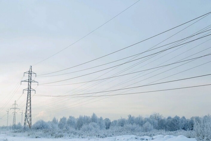En isstorm i Quebec og deler av Ontario i 1998 førte til at mer enn en million mennesker mistet strøm og forårsaket milliarder dollar i skade. Men hva om du kunne forhindre isoppbygging på overføringslinjer? (Foto: Colourbox) En isstorm i Quebec og deler av Ontario i 1998 førte til at mer enn en million mennesker mistet strøm og forårsaket milliarder dollar i skade. Men hva om du kunne forhindre isoppbygging på overføringslinjer? (Foto: Colourbox)