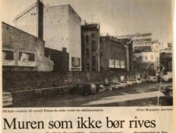 Muren som ikke bør rives. (Lars Keilhaug, faksimile fra Aftenposten 15.november 1989.) Muren som ikke bør rives. (Lars Keilhaug, faksimile fra Aftenposten 15.november 1989.)