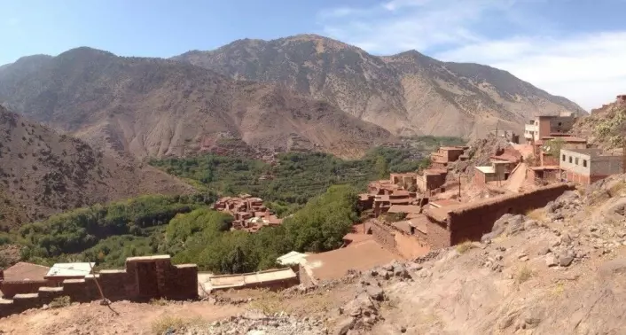 På 2500 meters høyde ligger landsbyer med klynger av lave leirfargede hus som nærmest går i ett med landskapet. Området er satt på Unescos verdensarvliste. (Foto: Privat)