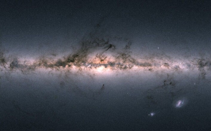 Dette utsnittet av det nye stjernekartet fra GAIA viser vår galakse Melkeveien og nabogalakser. Større versjoner av bildet <a href="http://sci.esa.int/gaia/60192-gaia-creates-richest-star-map-of-our-galaxy-and-beyond/">kan hentes fra ESAs nettsider</a>. (Foto: ESA/Gaia/DPAC) Dette utsnittet av det nye stjernekartet fra GAIA viser vår galakse Melkeveien og nabogalakser. Større versjoner av bildet <a href="http://sci.esa.int/gaia/60192-gaia-creates-richest-star-map-of-our-galaxy-and-beyond/">kan hentes fra ESAs nettsider</a>. (Foto: ESA/Gaia/DPAC)