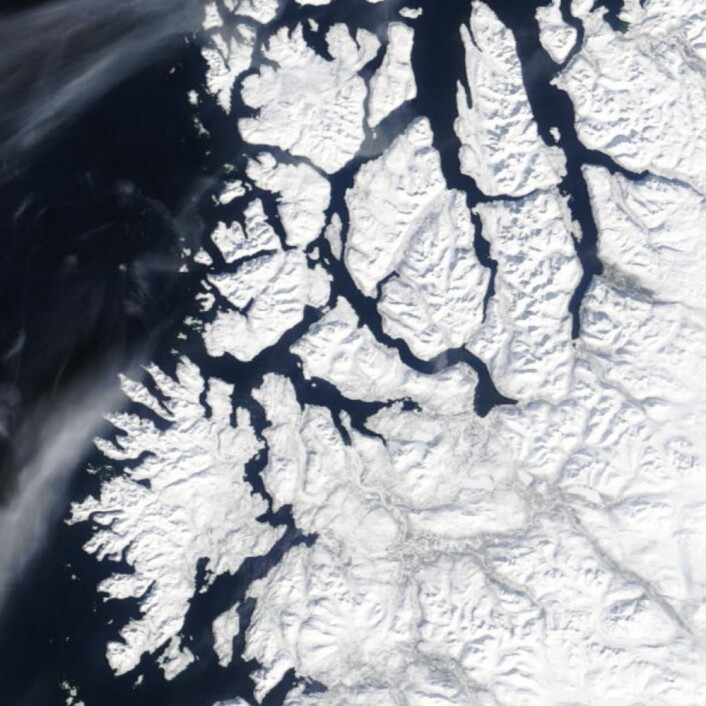 Vinteren har fortsatt ikke sluppet taket i Troms, fredag 13. april. (Bilde: NASA Terra MODIS) Vinteren har fortsatt ikke sluppet taket i Troms, fredag 13. april. (Bilde: NASA Terra MODIS)