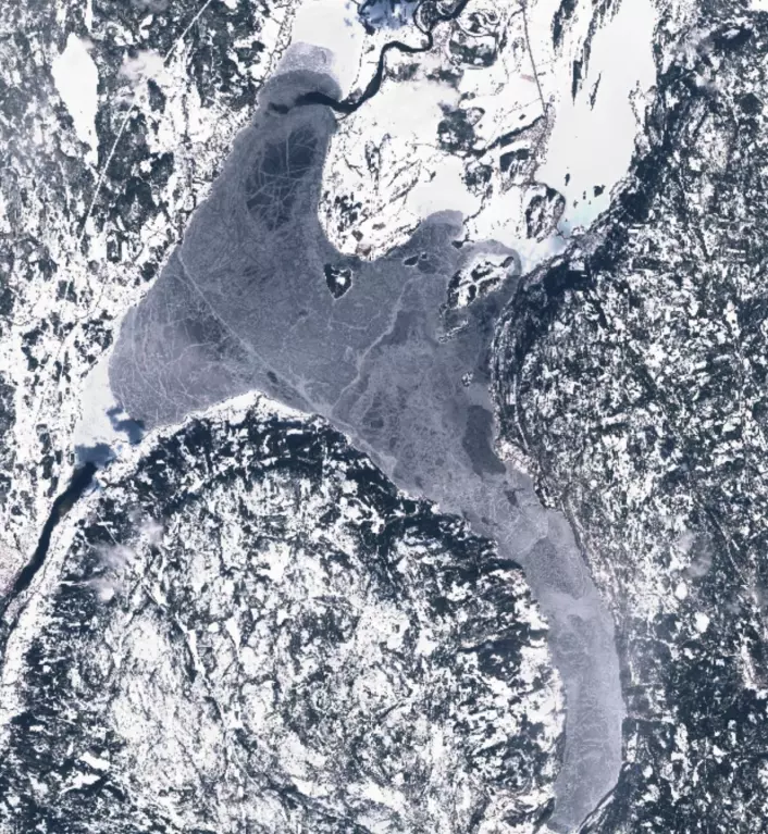 Tyrifjorden sett fra rommet den 6. april. (Bilde: Copernicus Sentinel-2 data)