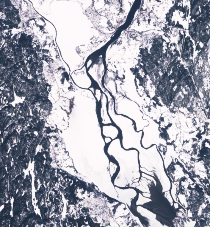 Kun for spesielt interesserte, kanskje. Men har man sin egen blogg, så må man jo kunne unne seg noen bilder fra hjemlige trakter en gang i blant ... (Bilde: Copernicus Sentinel data 2018) Kun for spesielt interesserte, kanskje. Men har man sin egen blogg, så må man jo kunne unne seg noen bilder fra hjemlige trakter en gang i blant ... (Bilde: Copernicus Sentinel data 2018)
