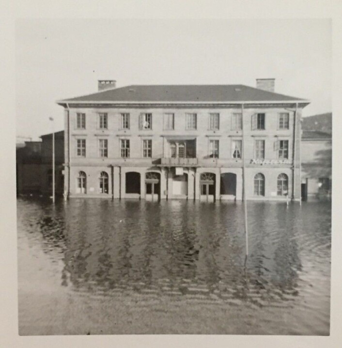 Lillestrøm stasjon under storflommen i 1967. (Bilde: H. Wahl) Lillestrøm stasjon under storflommen i 1967. (Bilde: H. Wahl)