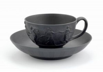 Kopp med skål. Farget stengods (basaltware) fra 1785. Eier: Nasjonalmuseet. (Foto: A. Bjørgli) Kopp med skål. Farget stengods (basaltware) fra 1785. Eier: Nasjonalmuseet. (Foto: A. Bjørgli)