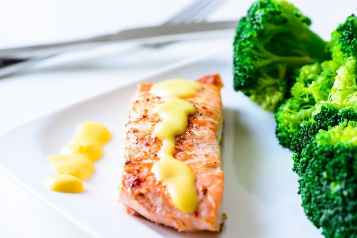 Torsk, laks eller annen sjømat - hollandaisesausen passer til det meste. God appetitt! (Foto: Colourbox) Torsk, laks eller annen sjømat - hollandaisesausen passer til det meste. God appetitt! (Foto: Colourbox)