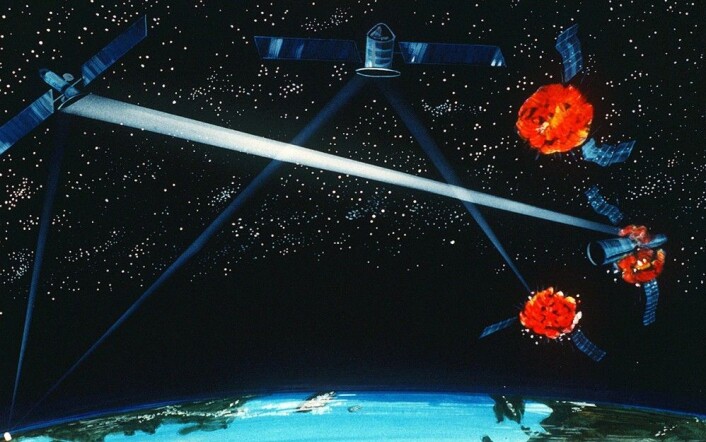President Trump har overraskende tatt til orde for militarisering av rommet. Illustrasjonen viser laserkrig i rommet, slik president Reagans "Star Wars"-planer (Strategic Defence Initiative) la opp til på begynnelsen av 1980-tallet. President Trump har overraskende tatt til orde for militarisering av rommet. Illustrasjonen viser laserkrig i rommet, slik president Reagans "Star Wars"-planer (Strategic Defence Initiative) la opp til på begynnelsen av 1980-tallet.