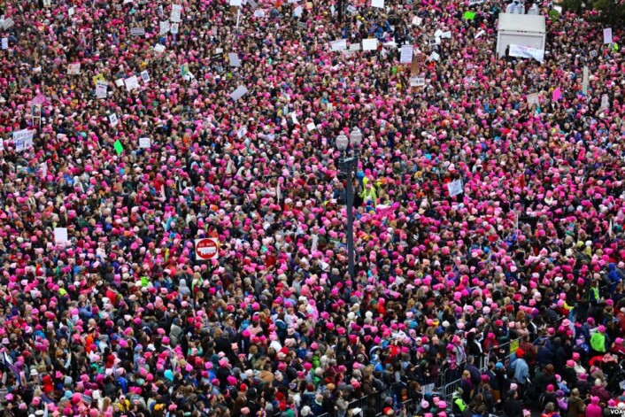 Originale Pussyhats i Washington. (Foto: Brian Allen, Voice of America) Originale Pussyhats i Washington. (Foto: Brian Allen, Voice of America)