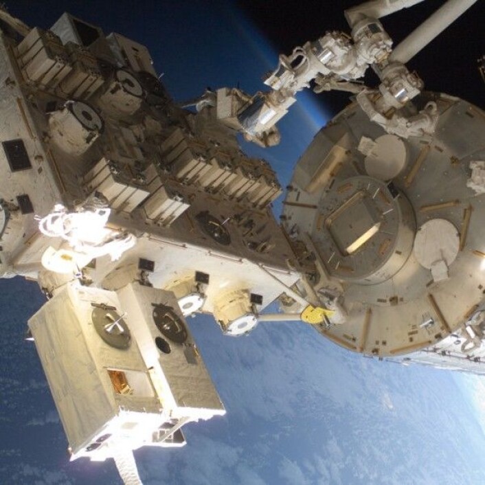 Plattformen for eksperimenter utenfor Kibo, den japanske laboratoriemodulen på romstasjonen. NASA Plattformen for eksperimenter utenfor Kibo, den japanske laboratoriemodulen på romstasjonen. NASA