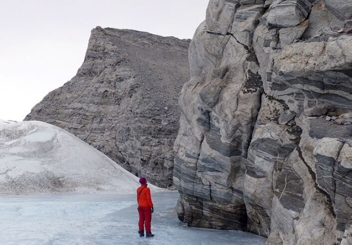 Gode blotninger viser komplekse geologiske hendelser gjennom lang tid. Gneiser i Jutulsessen i nærheten av den norske Antarktis-stasjonen Troll. (Foto: Ane K. Engvik) Gode blotninger viser komplekse geologiske hendelser gjennom lang tid. Gneiser i Jutulsessen i nærheten av den norske Antarktis-stasjonen Troll. (Foto: Ane K. Engvik)