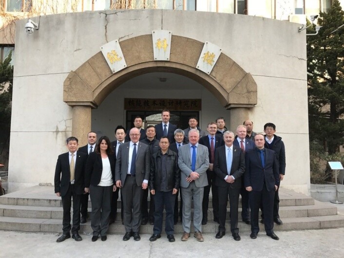 Når enighet er oppnådd og avtaler signerte tar vi alltid gruppebilde. Her fra besøk på Tsinghua. Foto: NTNU Når enighet er oppnådd og avtaler signerte tar vi alltid gruppebilde. Her fra besøk på Tsinghua. Foto: NTNU