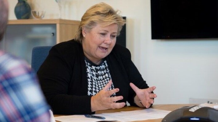 Statsminister Erna Solberg i telefonsamtale om Brexit med sin britiske statsministerkollega, Theresa May. (Foto: Statsministerens kontor, 2016) Statsminister Erna Solberg i telefonsamtale om Brexit med sin britiske statsministerkollega, Theresa May. (Foto: Statsministerens kontor, 2016)
