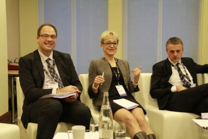Det var stort engasjement blant deltagerne under paneldiskusjonen mellom Dr.Thomas, Schleker (EU-kommisjonen), Mirjam Sick (Andritz Hydro) og Kjetil Lund (Statkraft). (Foto: Juliet Landrø) Det var stort engasjement blant deltagerne under paneldiskusjonen mellom Dr.Thomas, Schleker (EU-kommisjonen), Mirjam Sick (Andritz Hydro) og Kjetil Lund (Statkraft). (Foto: Juliet Landrø)