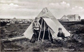 Samtidig dansk postkort. Sameparet som hadde oppsyn med reinen omtales i kildene som "Nordfjeld og Sara". Spørsmålet jeg stiller i teksten, er om navnet Nordfjeld stemmer. (Etter original på Viborg Lokalhistorisk Arkiv) Samtidig dansk postkort. Sameparet som hadde oppsyn med reinen omtales i kildene som "Nordfjeld og Sara". Spørsmålet jeg stiller i teksten, er om navnet Nordfjeld stemmer. (Etter original på Viborg Lokalhistorisk Arkiv)