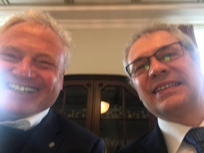 Johan Hustad og Finlands ambassadør Erik Lundberg arrangerte biodrivstoffseminar med Neste oil og ulike norske stakeholders. Veldig spennende! (Foto: Selfie, Johan Hustad) Johan Hustad og Finlands ambassadør Erik Lundberg arrangerte biodrivstoffseminar med Neste oil og ulike norske stakeholders. Veldig spennende! (Foto: Selfie, Johan Hustad)