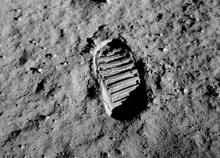 Nye fotavtrykk på Månen etter over 40 års fravær, hvis amerikanske myndigheter får det som de vil. Dette er fra den første Apollo 11-ferden i 1969. (Foto: NASA) Nye fotavtrykk på Månen etter over 40 års fravær, hvis amerikanske myndigheter får det som de vil. Dette er fra den første Apollo 11-ferden i 1969. (Foto: NASA)