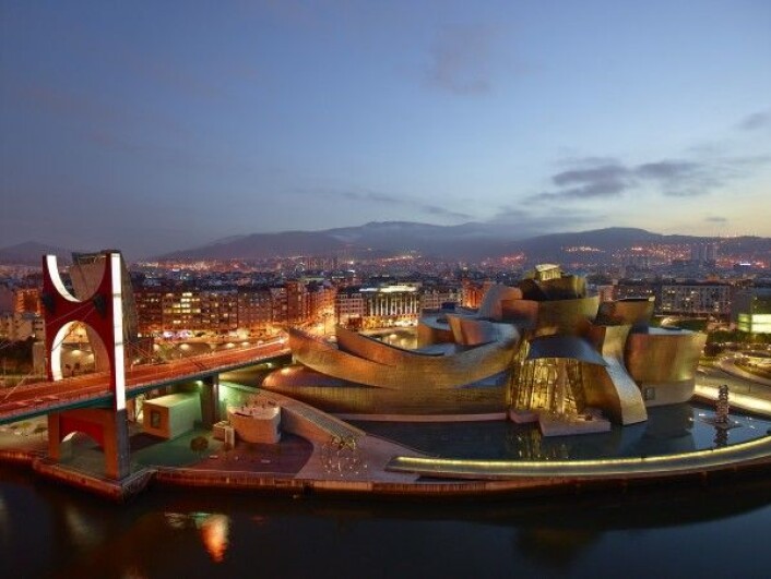 Guggenheim-museet i Bilbao i Spania. Museo Guggenheim Bilbao Guggenheim-museet i Bilbao i Spania. Museo Guggenheim Bilbao