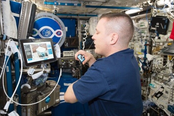 Her er det NASAs astronaut Jack Fisher som styrer romroboten Justin i Tyskland fra romstasjonen. ESA/NASA Her er det NASAs astronaut Jack Fisher som styrer romroboten Justin i Tyskland fra romstasjonen. ESA/NASA
