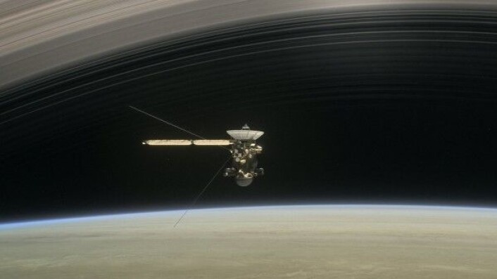 Cassini avslutter 13 års banebrytende forskning ved Saturn og dens store måner fredag 15. september 2017. NASA/JPL-Caltech Cassini avslutter 13 års banebrytende forskning ved Saturn og dens store måner fredag 15. september 2017. NASA/JPL-Caltech