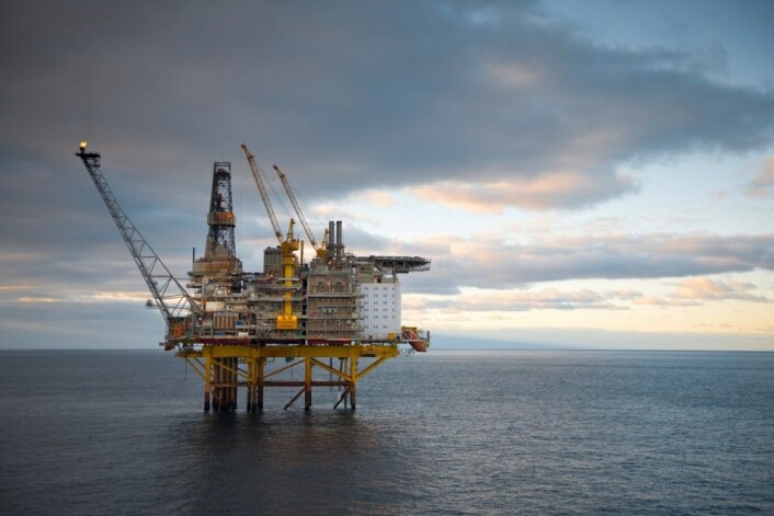 Jeg har jobbet mye med varmestråling fra fakler på plattformer. Her er Oseberg C.<br>Norsk gassproduksjon har blitt mye mindre forurensende takket være godt samarbeid mellom Industrien og NTNU. Hvis vi fullfører CCS-verdikjeden kan den bli helt ren.<br>Foto: Øyvind Hagen/Statoil Jeg har jobbet mye med varmestråling fra fakler på plattformer. Her er Oseberg C.<br>Norsk gassproduksjon har blitt mye mindre forurensende takket være godt samarbeid mellom Industrien og NTNU. Hvis vi fullfører CCS-verdikjeden kan den bli helt ren.<br>Foto: Øyvind Hagen/Statoil