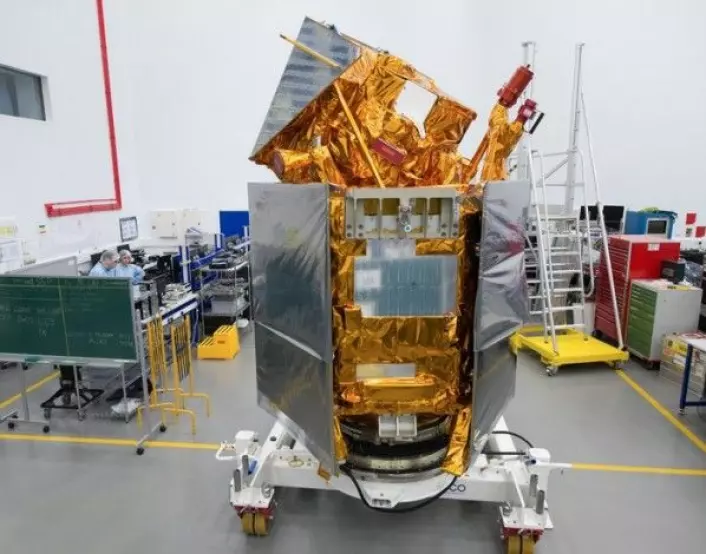 Sentinel-5P skal måle luftkvaliteten over hele verden. Her er satellitten før den blir sendt til oppskyting i september 2017. ESA
