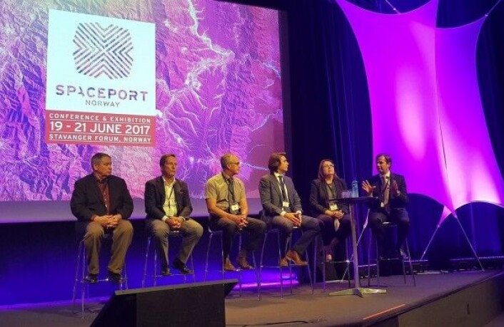 Paneldebatt under Spaceport Norway 2017. Fra venstre: Pete Worden (Breakthrough Starshot), Simon Jutz (ESA), Stephen Coulson (ESA), Andreas Veispak (EC), Simonetta Di Pippo (FN) og Lars Jacob Hiim (NFD). Andrea Rocha Paneldebatt under Spaceport Norway 2017. Fra venstre: Pete Worden (Breakthrough Starshot), Simon Jutz (ESA), Stephen Coulson (ESA), Andreas Veispak (EC), Simonetta Di Pippo (FN) og Lars Jacob Hiim (NFD). Andrea Rocha