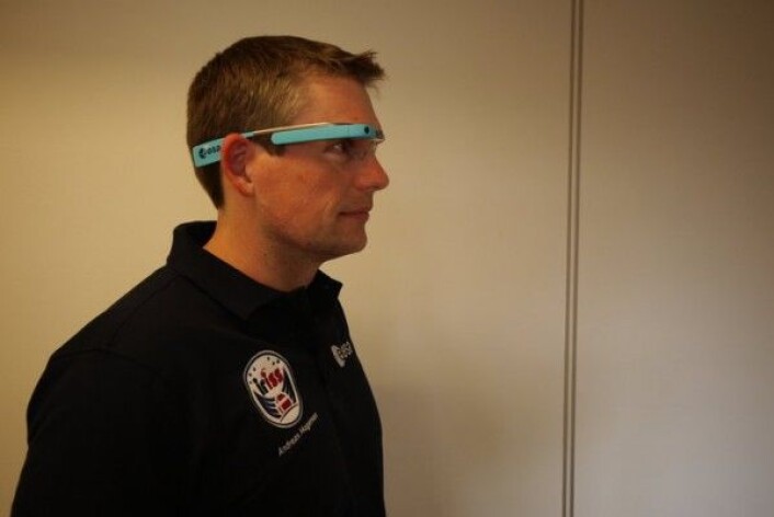 ESAs danske astronaut Andreas Mogensen tester kommunikasjonsappen mobiPV. ESA ESAs danske astronaut Andreas Mogensen tester kommunikasjonsappen mobiPV. ESA