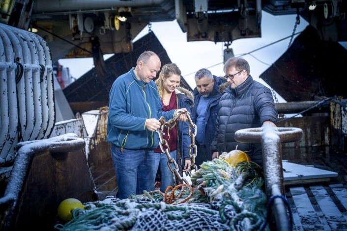 Skal kvaliteten på trålfangst bli bedre, må næring og forskning samarbeide. Kaptein Torgeir Mannvik, stipendiat Ragnhild Aven Svalheim, seniorforsker Stein Harris Olsen og daglig leder Kjell Larsen i Nergård Havfiske AS, om bord på tråleren "J. Bergvoll". (Foto: Lars-Åke Andersen © Nofima) Skal kvaliteten på trålfangst bli bedre, må næring og forskning samarbeide. Kaptein Torgeir Mannvik, stipendiat Ragnhild Aven Svalheim, seniorforsker Stein Harris Olsen og daglig leder Kjell Larsen i Nergård Havfiske AS, om bord på tråleren "J. Bergvoll". (Foto: Lars-Åke Andersen © Nofima)