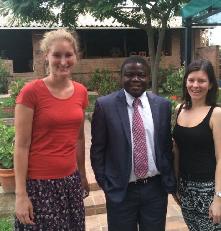 Stipendiat Hanneke Pot, Malawis helseminister Peter Kampalume, og forsker Katerini Storeng. (Foto: Boniface) Stipendiat Hanneke Pot, Malawis helseminister Peter Kampalume, og forsker Katerini Storeng. (Foto: Boniface)