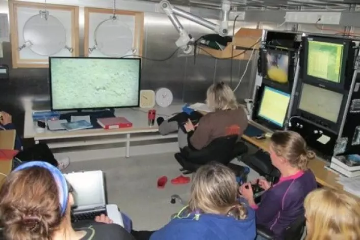 Videorommet - her følger forskere og teknikere med på hva som filmes på havbunnen. (Foto: MAREANO)