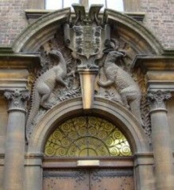 Sedwick Museum of Earth Sciences, Cambridge. Sjekk dinosaurene over døra! (Foto: Privat) Sedwick Museum of Earth Sciences, Cambridge. Sjekk dinosaurene over døra! (Foto: Privat)