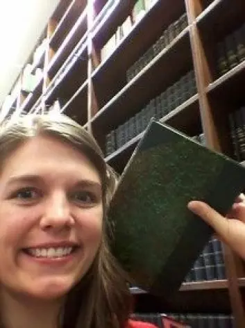 Selfie i et av de beste rommene på museet: Biblioteket! (Foto: Privat)