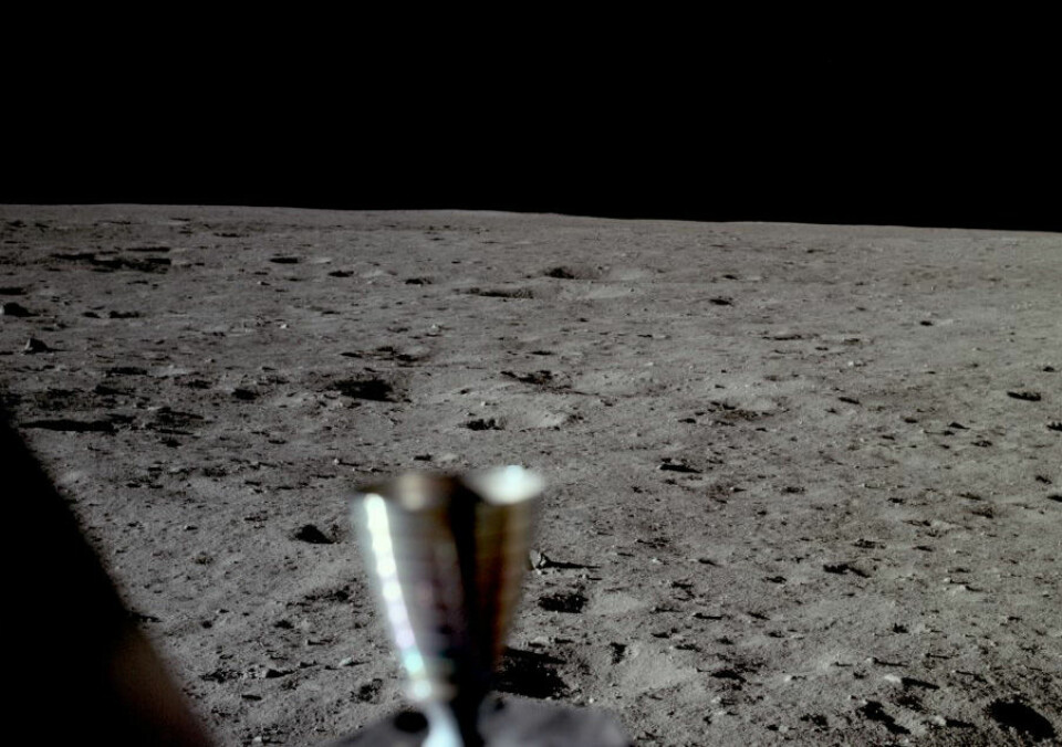 Dette mindre kjente bildet tok Neil Armstrong rett etter landing på Månen som en rask dokumentasjon, slik at ferden ikke skulle bli forgjeves hvis oppholdet på overflaten måtte avbrytes. (Foto: Neil Armstrong, NASA)