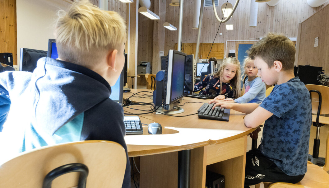 Både dagens og morgendagens skole befolkes av barn og unge som har smartteknologien under huden, sier skoleforsker Jan Merok Paulsen. Han mener at digital teknologi kan gjøre læringen kreativ og nyskapende. (Illustrasjonsfoto:Gorm Kallestad/NTB Scanpix) Både dagens og morgendagens skole befolkes av barn og unge som har smartteknologien under huden, sier skoleforsker Jan Merok Paulsen. Han mener at digital teknologi kan gjøre læringen kreativ og nyskapende. (Illustrasjonsfoto:Gorm Kallestad/NTB Scanpix)