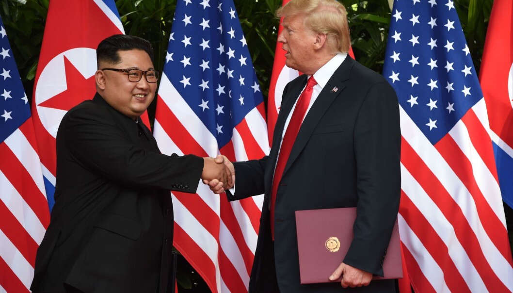 – Autoritære stater kan bruke kjernevåpen for å oppnå ulike mål innen forsvar- og utenrikspolitikk. For Kim Jong-un kan et kjernefysisk skjold gi muligheter for aggresjon mot Sør-Korea. Men det gir også mulighet til å forhandle med stormakter, og det skaper større uavhengighet fra Kina, sier forsker. (Foto: AFP Photo / POOL / Anthony WALLACE / NTB Scanpix) – Autoritære stater kan bruke kjernevåpen for å oppnå ulike mål innen forsvar- og utenrikspolitikk. For Kim Jong-un kan et kjernefysisk skjold gi muligheter for aggresjon mot Sør-Korea. Men det gir også mulighet til å forhandle med stormakter, og det skaper større uavhengighet fra Kina, sier forsker. (Foto: AFP Photo / POOL / Anthony WALLACE / NTB Scanpix)