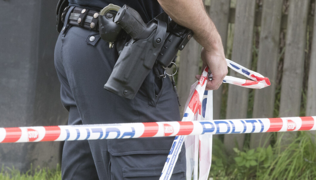 Bevæpningsutvalget brukte forskning før de i 2017 landet på at norsk politi fortsatt bør være ubevæpnet. Det fantes ikke nyere forskning enn fra 2014. Stortinget vedtok i forrige uke at norsk politi på visse steder skal være permanent bevæpnet. (Foto: Terje Pedersen/NTB Scanpix) Bevæpningsutvalget brukte forskning før de i 2017 landet på at norsk politi fortsatt bør være ubevæpnet. Det fantes ikke nyere forskning enn fra 2014. Stortinget vedtok i forrige uke at norsk politi på visse steder skal være permanent bevæpnet. (Foto: Terje Pedersen/NTB Scanpix)