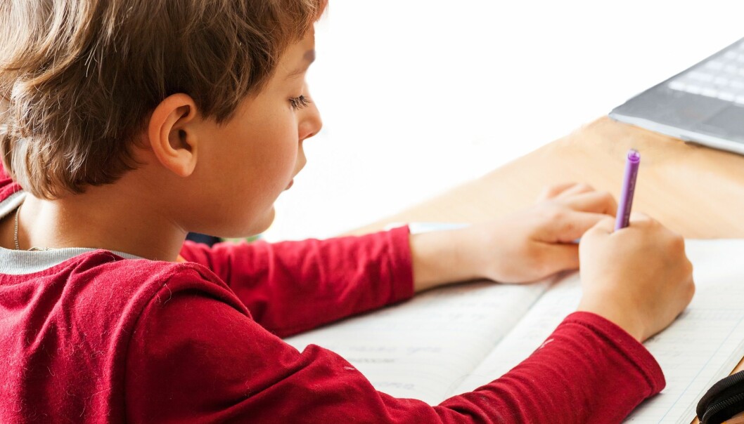 Skal elevene skrive digitalt eller for hånd?