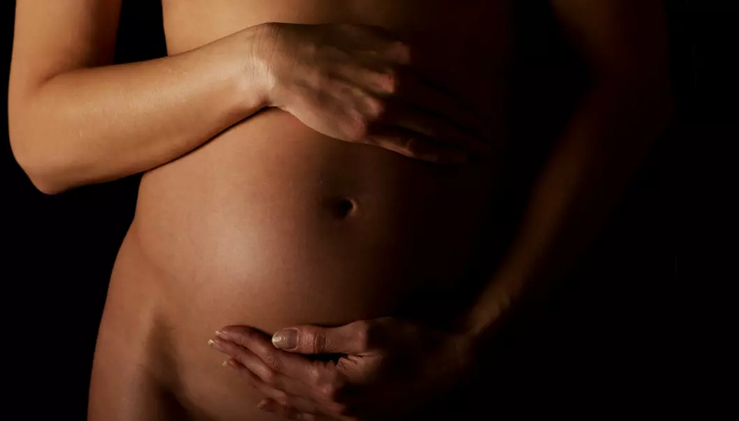 Omskjæring kan gi store problemer når kvinnene skal føde. Men kvinnene bør selv bestemme om åpning av vagina skal skje før eller under fødsel, mener forsker.  (Foto: PhotoMediaGroup / Shutterstock / NTB scanpix)
