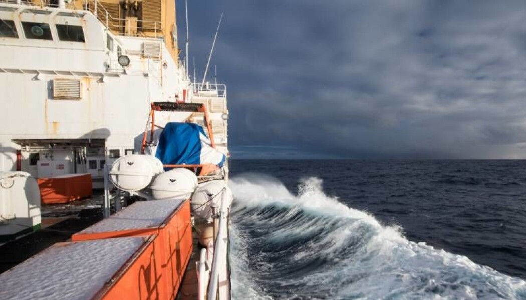 Bildet er fra årets tokt til Island/Grønlandhavet, et havområde ikke mange drar til om vinteren. Til tross for at det er da de spennende prosessene skjer. (Foto: Sindre Skrede/ NRK) Bildet er fra årets tokt til Island/Grønlandhavet, et havområde ikke mange drar til om vinteren. Til tross for at det er da de spennende prosessene skjer. (Foto: Sindre Skrede/ NRK)
