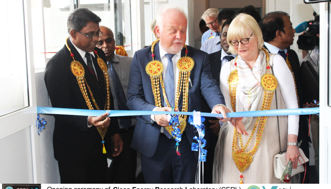 Laboratoriet ble åpnet i mai av Vice Chancellor Gunasingham Mikunthan ved University of Jaffna, rektor Berit Rokne fra HVL og ambassadør Thorbjørn Gaustadsæther fra den norske ambassaden i Colombo. (Foto: HVL) Laboratoriet ble åpnet i mai av Vice Chancellor Gunasingham Mikunthan ved University of Jaffna, rektor Berit Rokne fra HVL og ambassadør Thorbjørn Gaustadsæther fra den norske ambassaden i Colombo. (Foto: HVL)