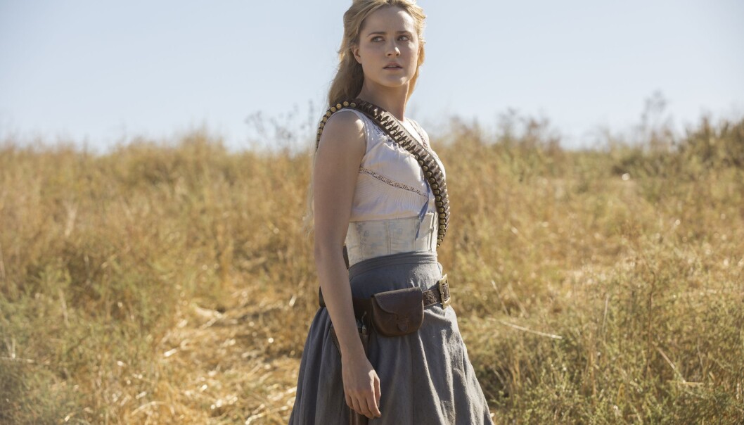 Robotene er svært menneskelige i den nye Westworld-serien. De ligner mennesker, de beveger seg som mennesker – og de begynner så smått å tenke som mennesker også. Og det er en av grunnene til at de vekker sympati, mener forsker. (Foto: HBO Nordic) Robotene er svært menneskelige i den nye Westworld-serien. De ligner mennesker, de beveger seg som mennesker – og de begynner så smått å tenke som mennesker også. Og det er en av grunnene til at de vekker sympati, mener forsker. (Foto: HBO Nordic)