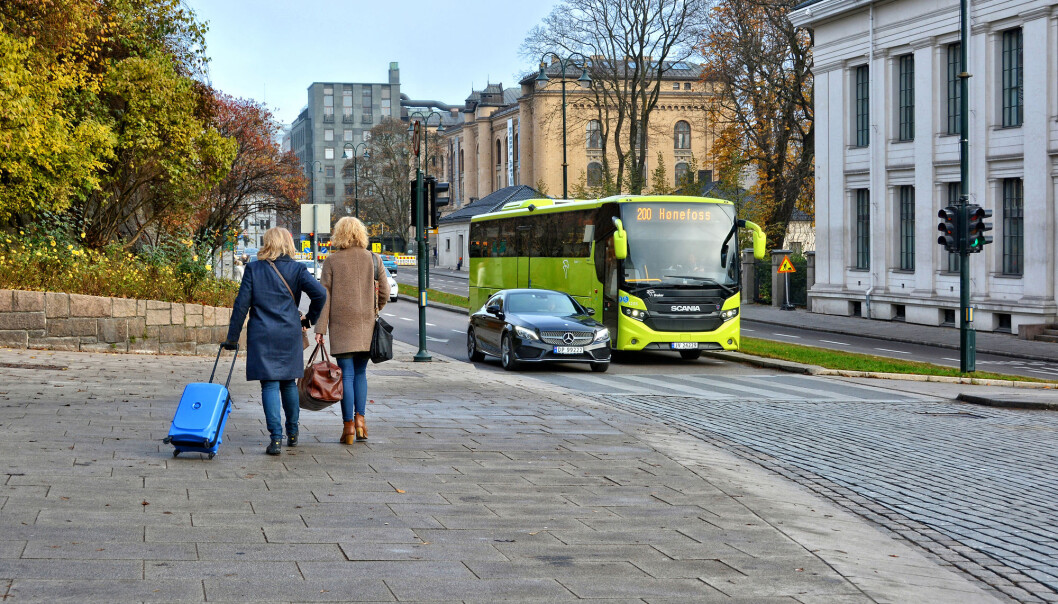 Oslo kommune brukte 38 000 tonn grus i vinter. Om våren blir mye av grusen knust til støv av biler, og bidrar til enda mer svevestøv i lufta. (Illustrasjonsfoto: Shutterstock / NTB Scanpix) Oslo kommune brukte 38 000 tonn grus i vinter. Om våren blir mye av grusen knust til støv av biler, og bidrar til enda mer svevestøv i lufta. (Illustrasjonsfoto: Shutterstock / NTB Scanpix)