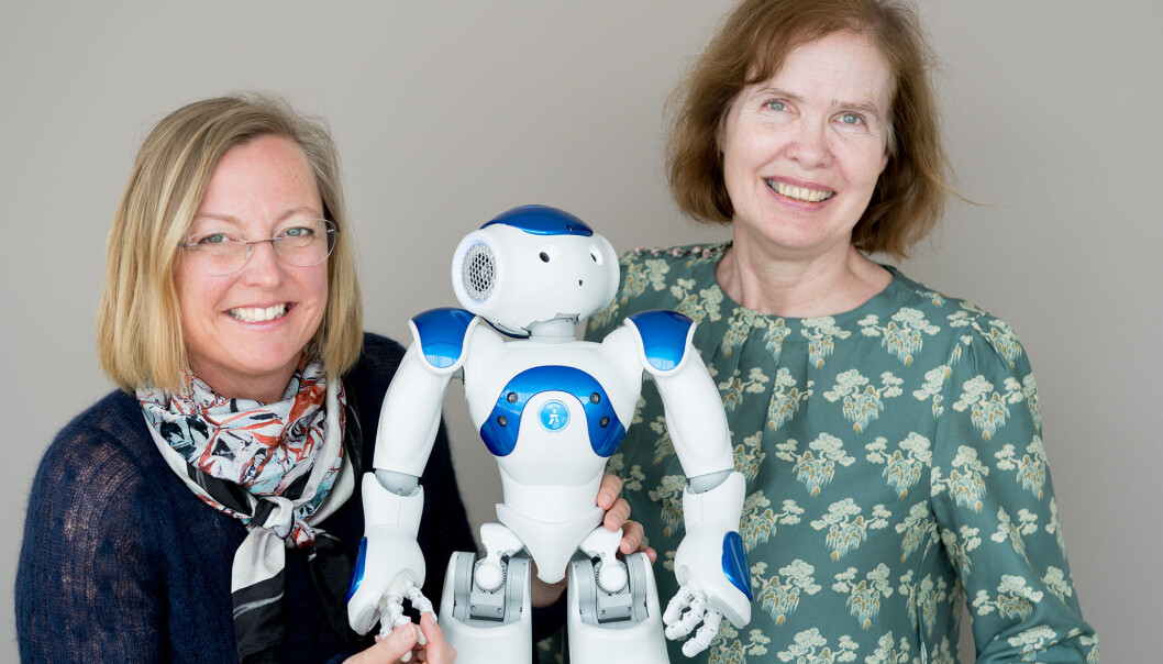 Roboten Nao har vore på besøk i Ammerudgrenda barnehage på Grorud. Han har hjelpt barna bli betre i norsk, slik at dei er betre førebudd når dei skal begynne på skulen. Hege Eiklid (t.v) er ein av gründerane i Innocom AS som leverer roboten og Kristin Skeide Fuglerud er forskar frå Norsk regnesentral som evaluerer utprøvinga av roboten. (Foto: Morten Brun) Roboten Nao har vore på besøk i Ammerudgrenda barnehage på Grorud. Han har hjelpt barna bli betre i norsk, slik at dei er betre førebudd når dei skal begynne på skulen. Hege Eiklid (t.v) er ein av gründerane i Innocom AS som leverer roboten og Kristin Skeide Fuglerud er forskar frå Norsk regnesentral som evaluerer utprøvinga av roboten. (Foto: Morten Brun)