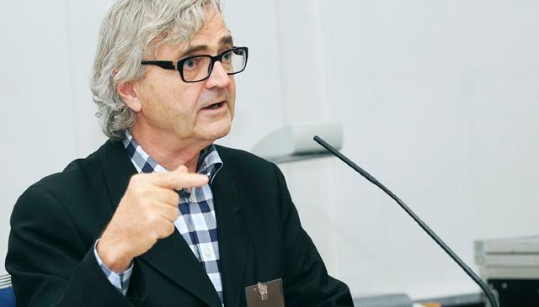 – Jeg forventer tiltak i langtidsplanen som kan bidra til å frigjøre forskningstid for de vitenskapelige ansatte. Det er budskapet fra leder i Forskerforbundet, Petter Aaslestad til Iselin Nybø, minister for høyere utdanning og forskning. NIFU la i går fram en undersøkelse som viser at vitenskapelige ansatte jobber mye mer enn vanlig arbeidstid. (Foto: Ola Sæther) – Jeg forventer tiltak i langtidsplanen som kan bidra til å frigjøre forskningstid for de vitenskapelige ansatte. Det er budskapet fra leder i Forskerforbundet, Petter Aaslestad til Iselin Nybø, minister for høyere utdanning og forskning. NIFU la i går fram en undersøkelse som viser at vitenskapelige ansatte jobber mye mer enn vanlig arbeidstid. (Foto: Ola Sæther)