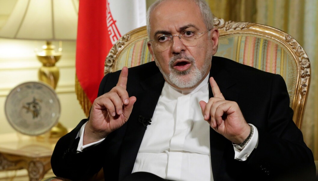 Hvis USA trekker seg fra atomavtalen, vil Iran høyst sannsynlig gjøre det samme, advarte landets utenriksminister Mohammad Javad Zarif tirsdag. (Foto: AP, NTB scanpix) Hvis USA trekker seg fra atomavtalen, vil Iran høyst sannsynlig gjøre det samme, advarte landets utenriksminister Mohammad Javad Zarif tirsdag. (Foto: AP, NTB scanpix)