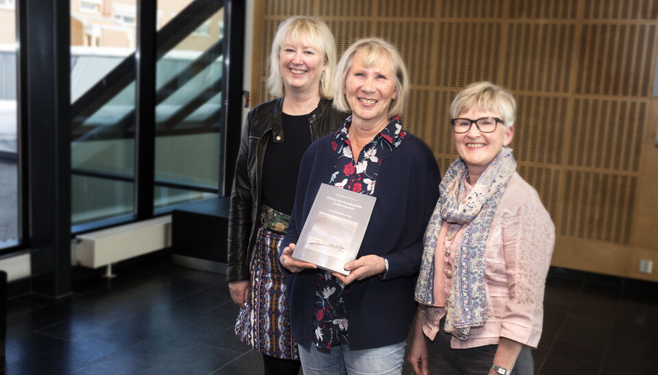 Yrkeserfaring er en kunnskapskilde: Fra venstre: Redaktør Johanne Alteren, Ruth Olsen og medredaktør Inger J. Danielsen. (Foto: Svein-Arnt Eriksen)