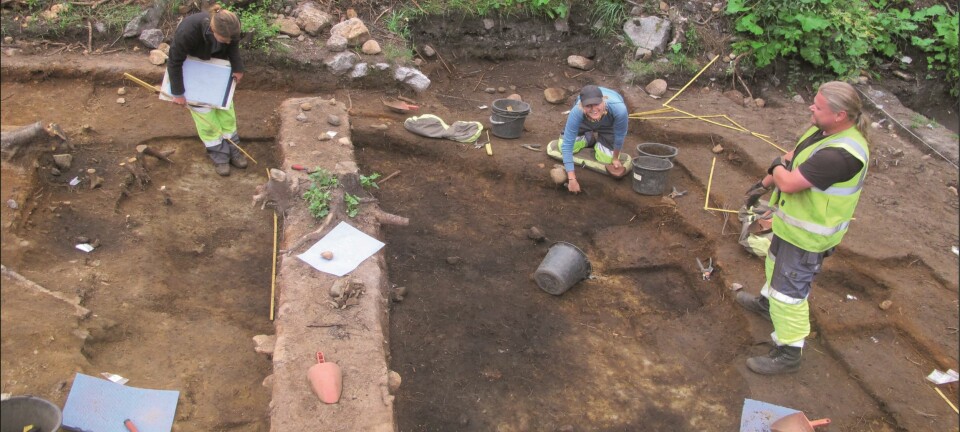 Utgraving av en steinalderboplass hvor det var en hyttestruktur, og den er datert til å stamme fra rundt 7500 f.Kr. (Foto. Kulturhistorisk museum)