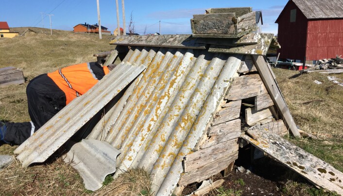 Et større ehus av en eldre modell. De gamle husene er vanskeligere å rydde en de nye, men Hansen tar oppgaven alvorlig og tar seg god tid til å passe på at alle husene er klar for innflytting når ea kommer. (Foto: Liv Jorunn Hind) Et større ehus av en eldre modell. De gamle husene er vanskeligere å rydde en de nye, men Hansen tar oppgaven alvorlig og tar seg god tid til å passe på at alle husene er klar for innflytting når ea kommer. (Foto: Liv Jorunn Hind)