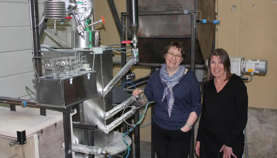 Forskerne Britt Margrethe Emilie Moldestad og Marianne Sørflaten Eikeland ved Høgskolen i Sørøst-Norge har fått 9,9 millioner kroner til å forske på omdanning av biomasse til biodrivstoff. (Foto: HSN) Forskerne Britt Margrethe Emilie Moldestad og Marianne Sørflaten Eikeland ved Høgskolen i Sørøst-Norge har fått 9,9 millioner kroner til å forske på omdanning av biomasse til biodrivstoff. (Foto: HSN)