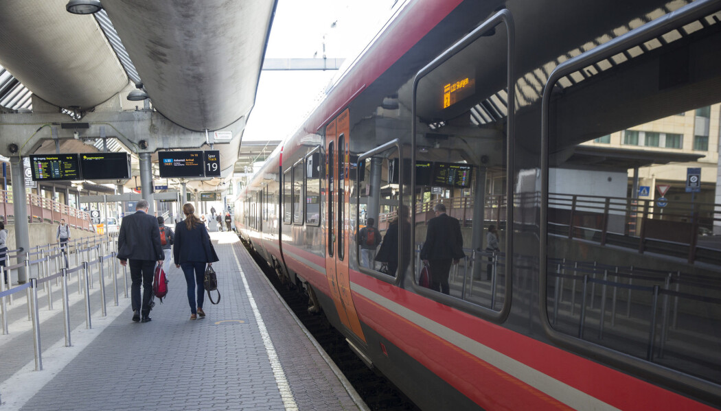 Folk er uenige om hvor togstasjonene bør ligge når de nye dobbeltsporene kommer. I byen eller utenfor? (Terje Bendiksby / NTB scanpix) Folk er uenige om hvor togstasjonene bør ligge når de nye dobbeltsporene kommer. I byen eller utenfor? (Terje Bendiksby / NTB scanpix)
